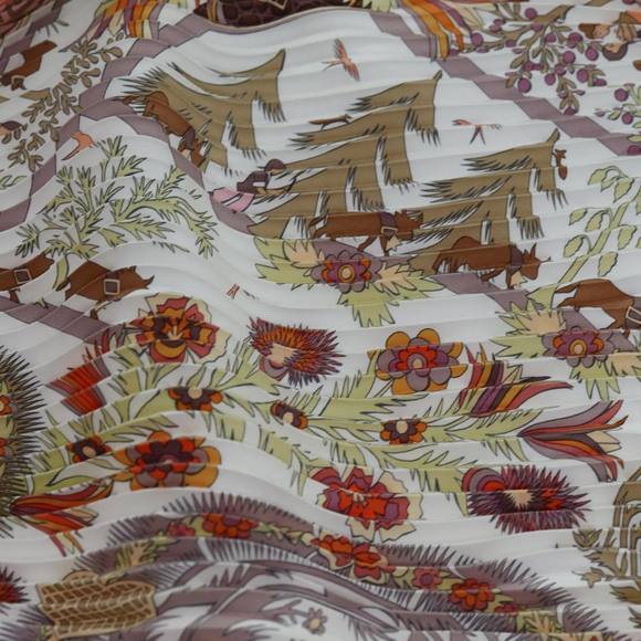 HERMES Carre Pleated Decoupages Scarf Silk Pink Auth hk1221 - Picture 5 of 16